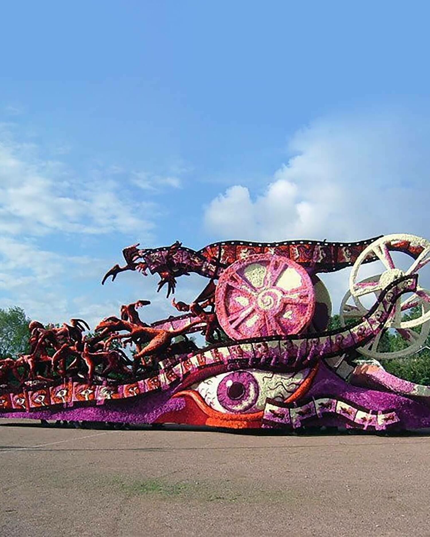 2004 Opmars van de Horrorfilm Corsogroep Hooiland